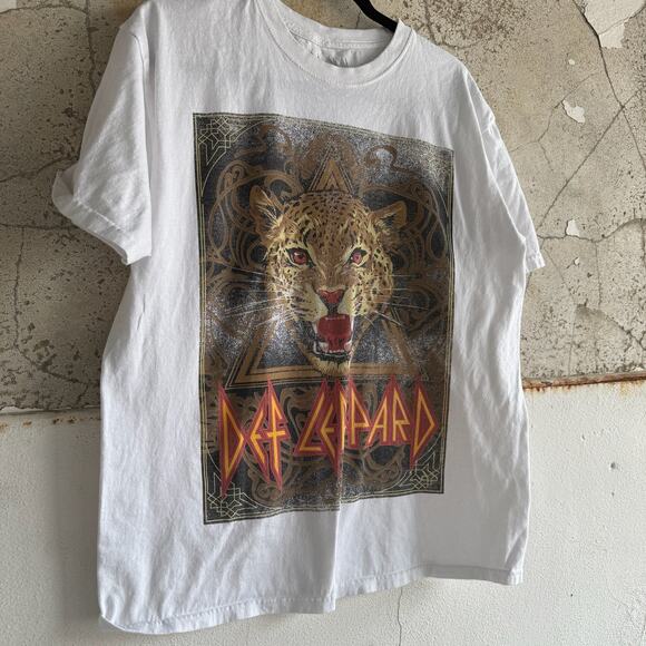 Def Leppard Graphic Band Tee White Roaring Leopard Tour T-Shirt - Picture 2 of 4